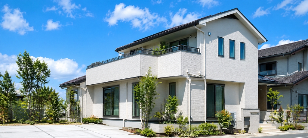 遮熱塗装で夏の暑さ対策をする住宅イメージ